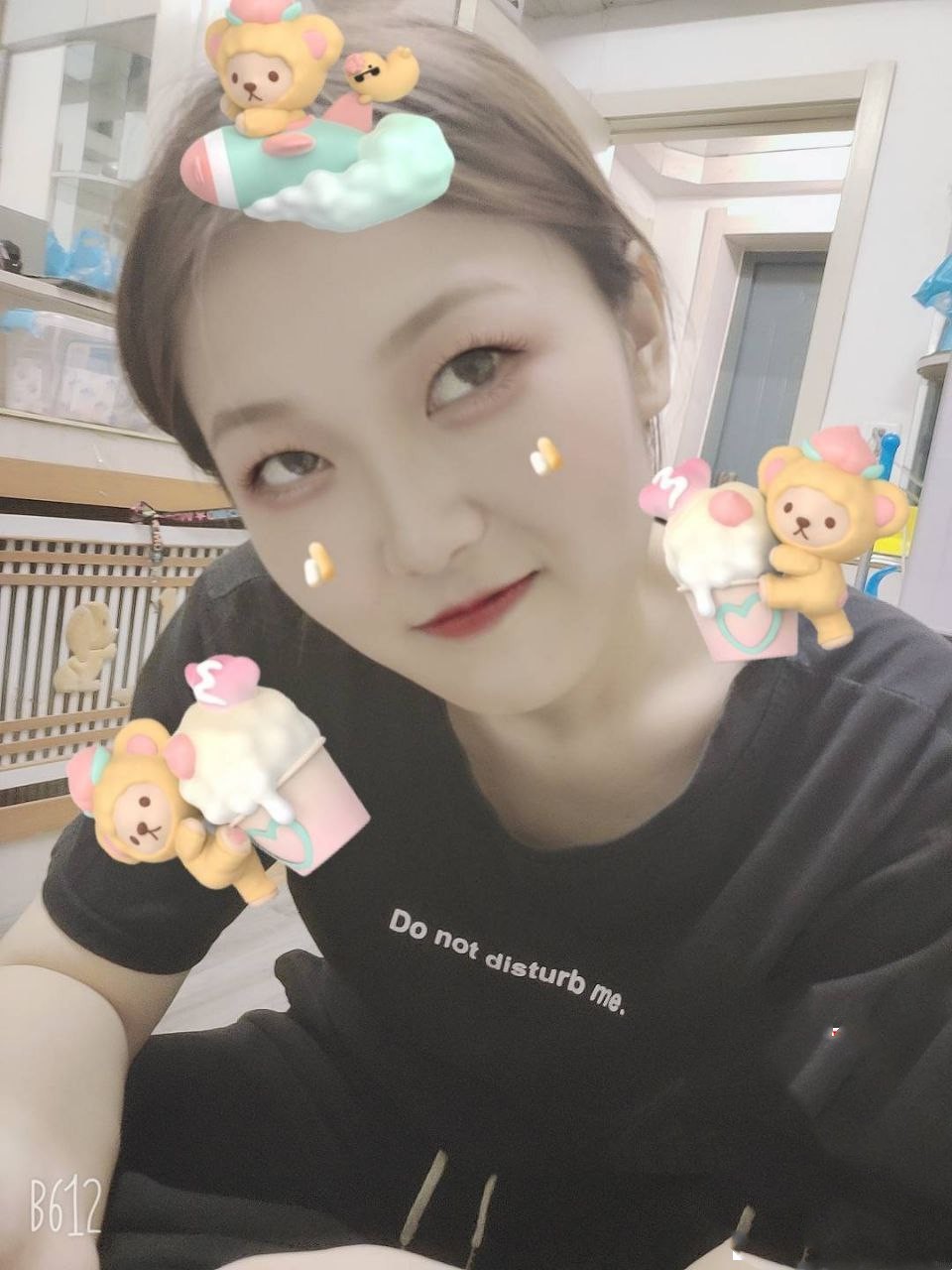 床下如此正经,床上就是一个贱货啊,又舔脚,又含手指头。真看不懂女人-福利岛