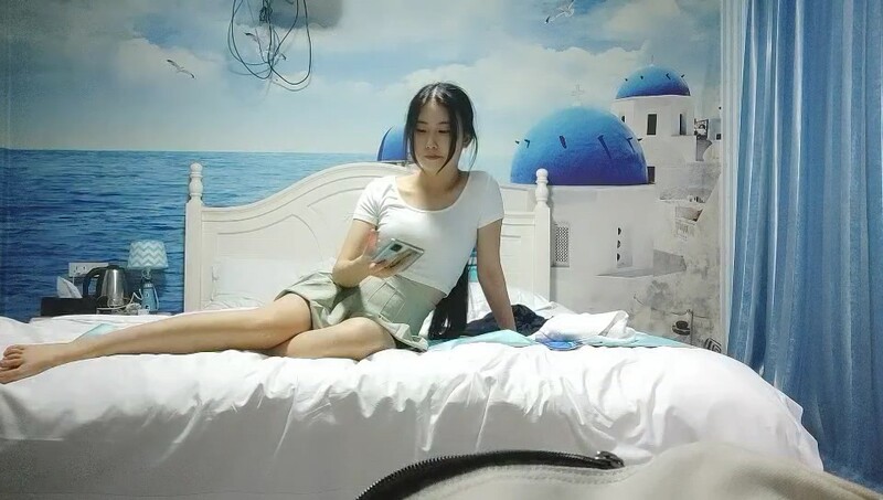 一代炮王，疯狂的做爱机器，【山鸡岁月】，21.07.04扫街按摩店，漂亮少妇，风骚人妻，连续干了好几个，操的弹尽粮绝