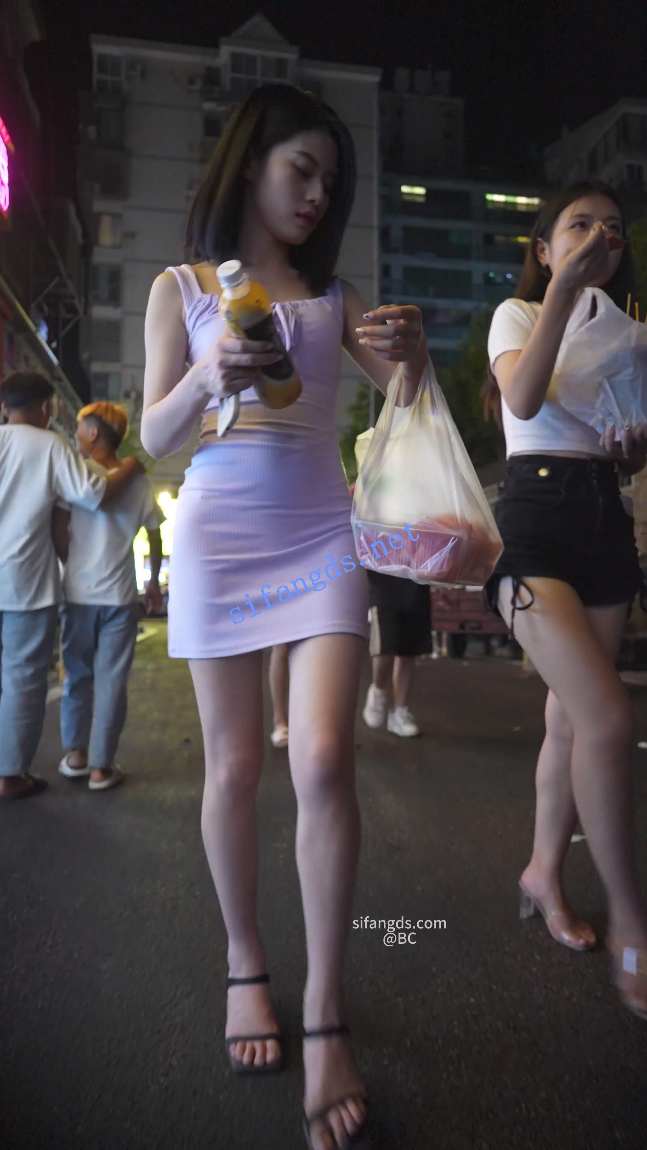 (BC-AA-306)拒绝舔狗送花的高冷女神..极品美腿侧脸像高圆圆
