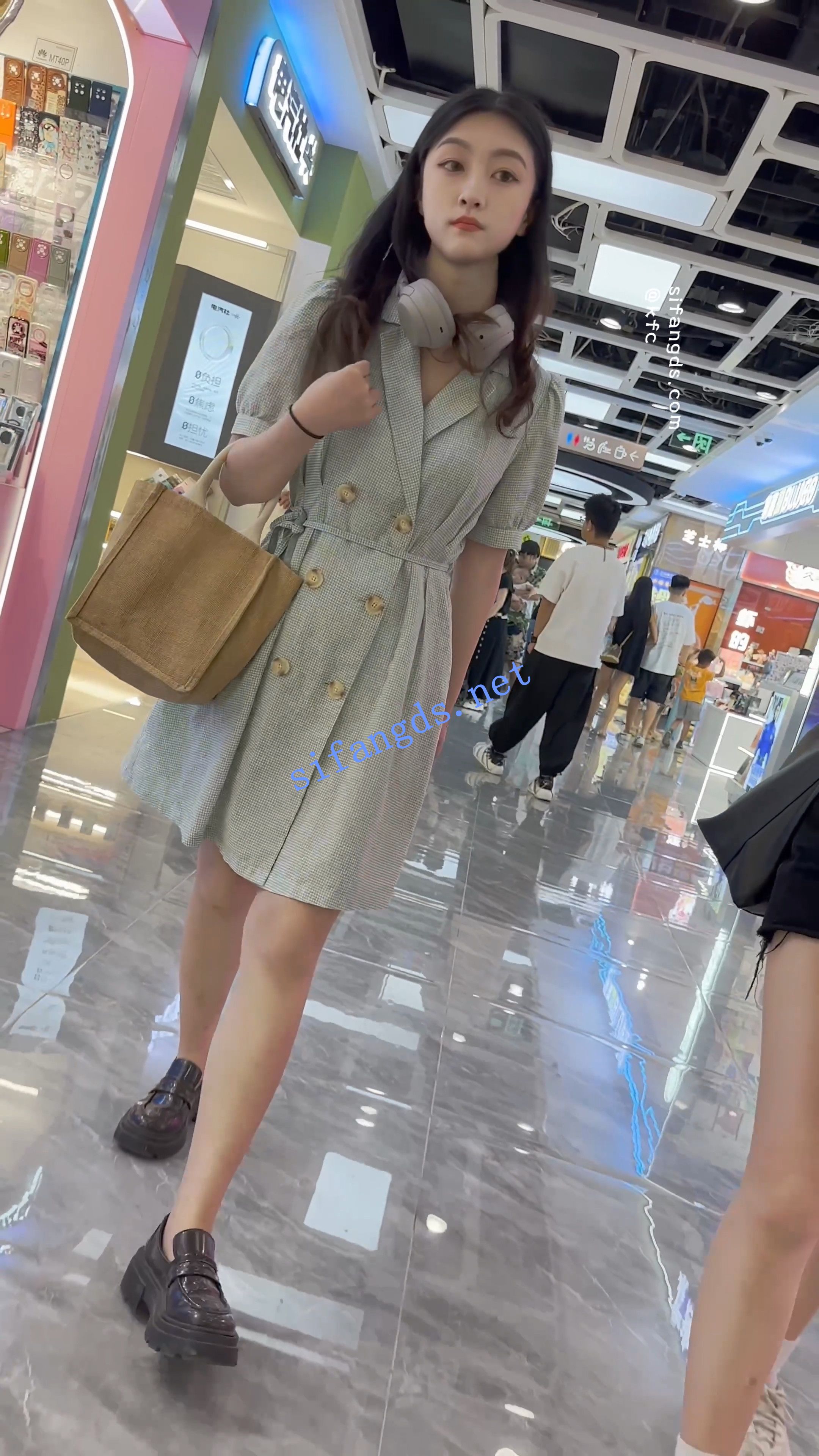 【KFC】学生妹逛街买小吃·白色长裙白色薄内前后CD-福利岛