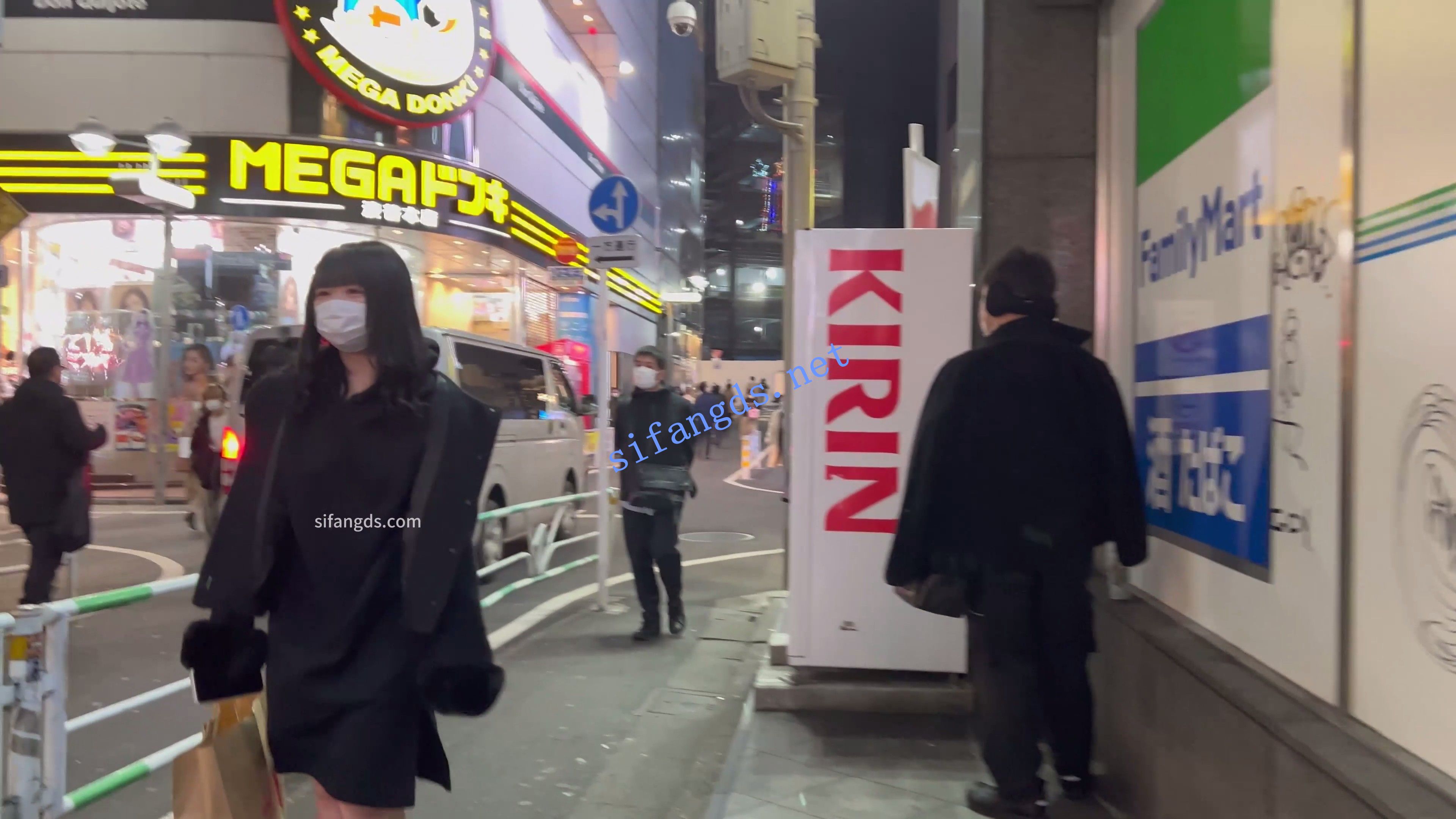 【日产精选】052美女没穿内衣。蕾丝窄内粉嫩乳头隐约露B