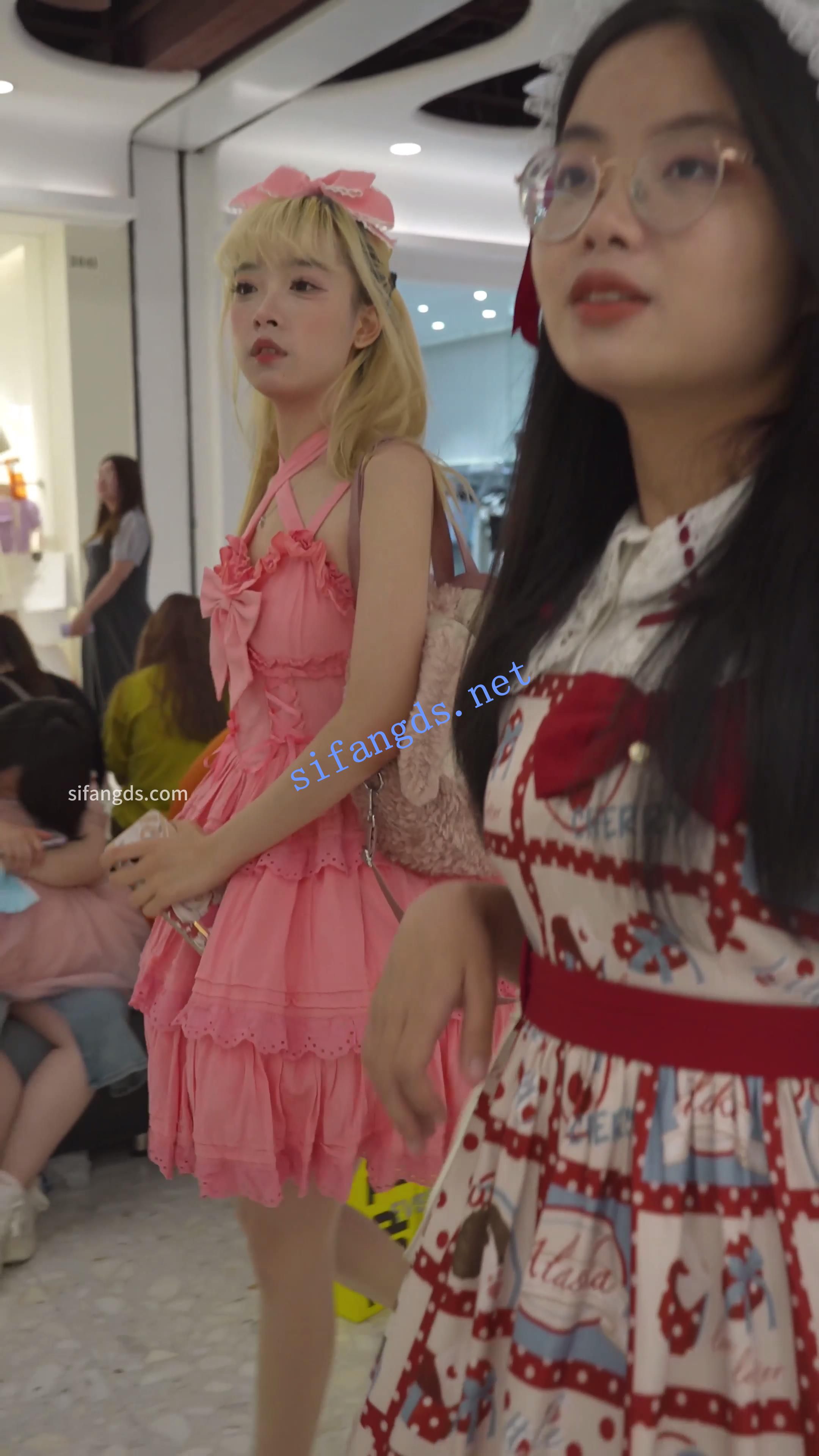 (BC-AA-386)金发双马尾洛丽塔美女..美妆店弯腰被CD肉丝白内