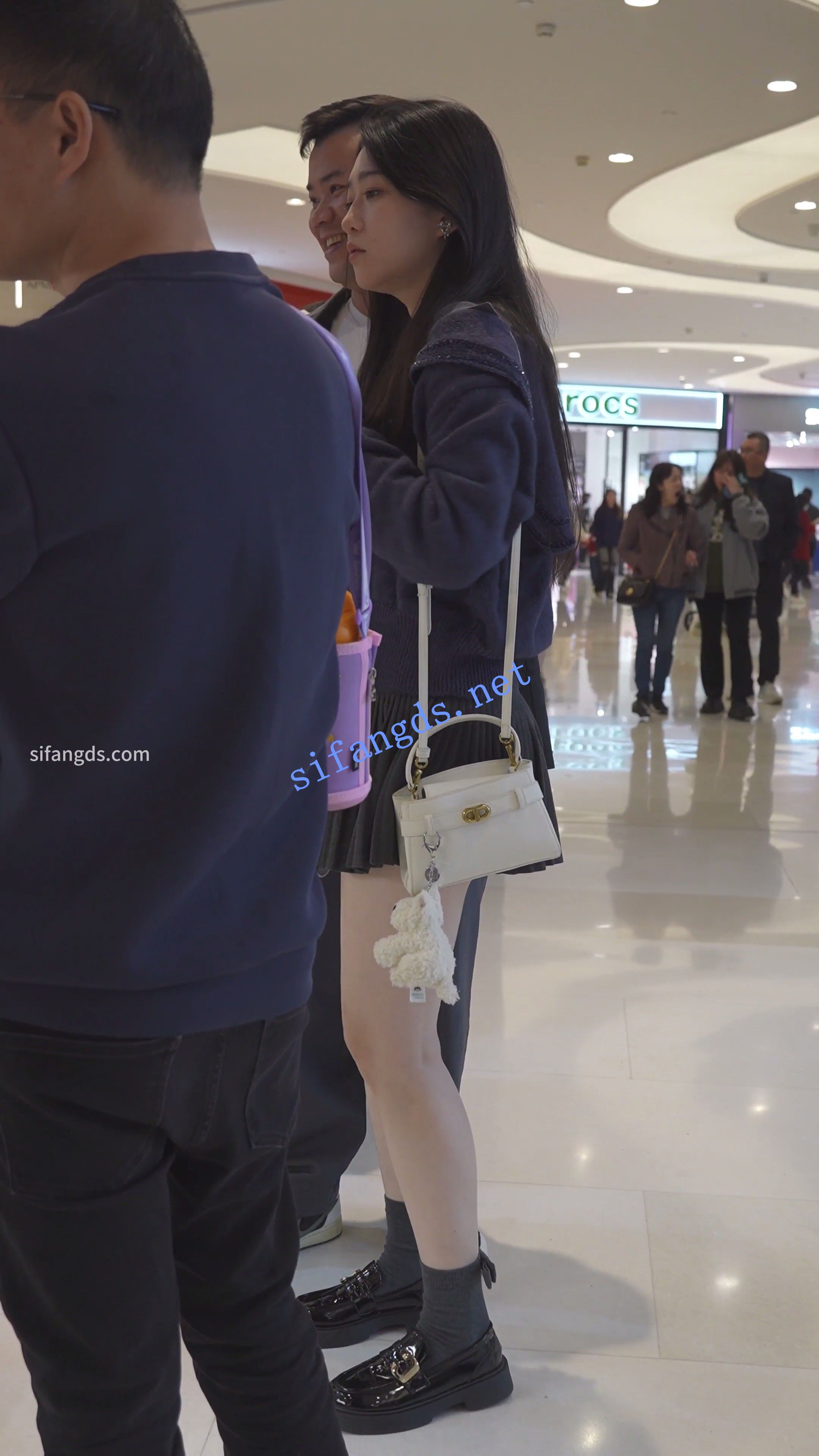 (BC-AA-587)百褶裙美女逛商场..细内衬挡不住微透蕾丝边内裤-福利岛