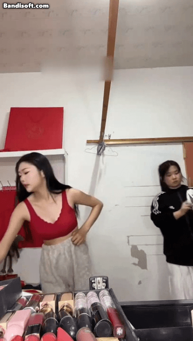 【新娘伴娘漏点】人瘦胸大的女人太极品了