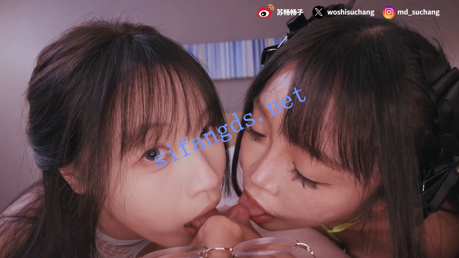 ⭐ 台湾网黄【苏畅】苏樱花炎热的夏天 与闺密联手榨干精液