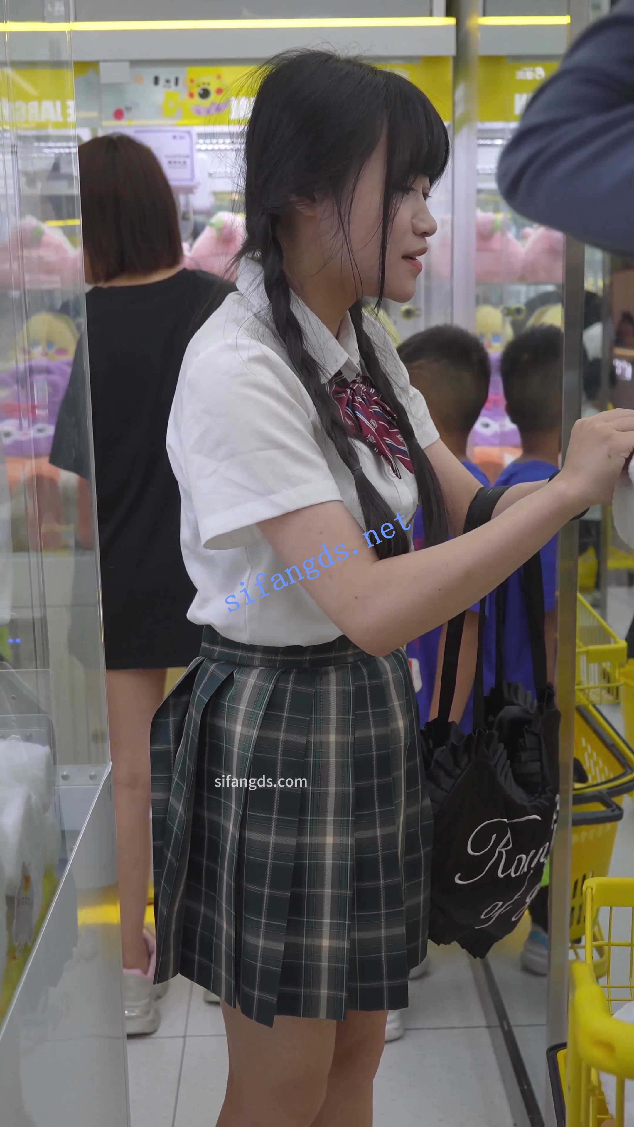 （BC-AA-445）制服jk小姐姐夹娃娃..多次弯腰内裤尿黄了