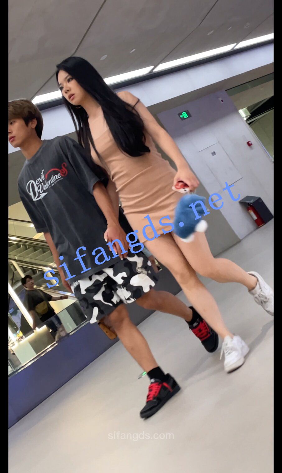 【CDCD】4.身材颜值都很顶的包臀裙美女抄底白色内内