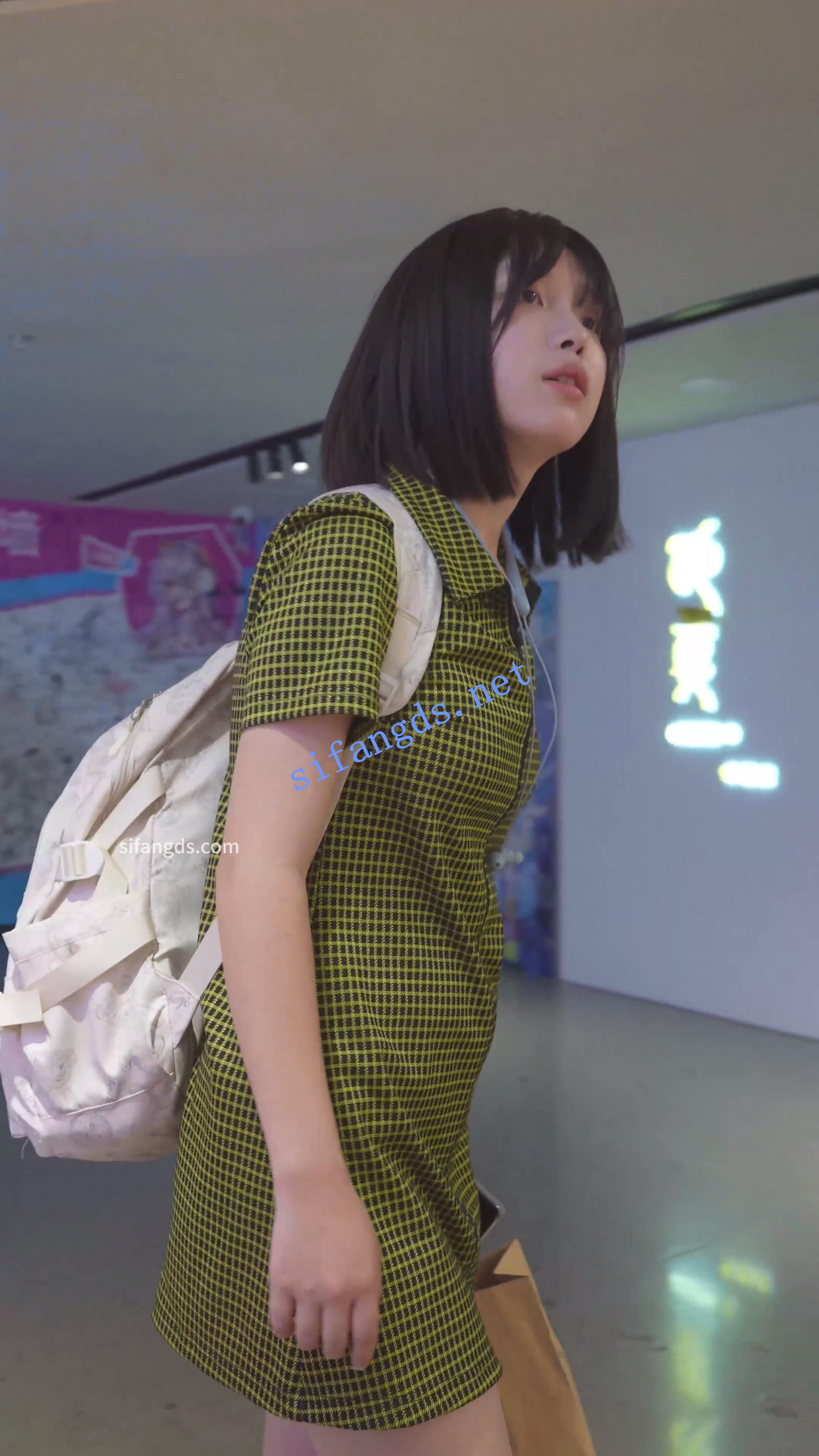 (BC-AA-486)小学妹穿长T恤直接内裤逛街..粉内弯腰前后CD