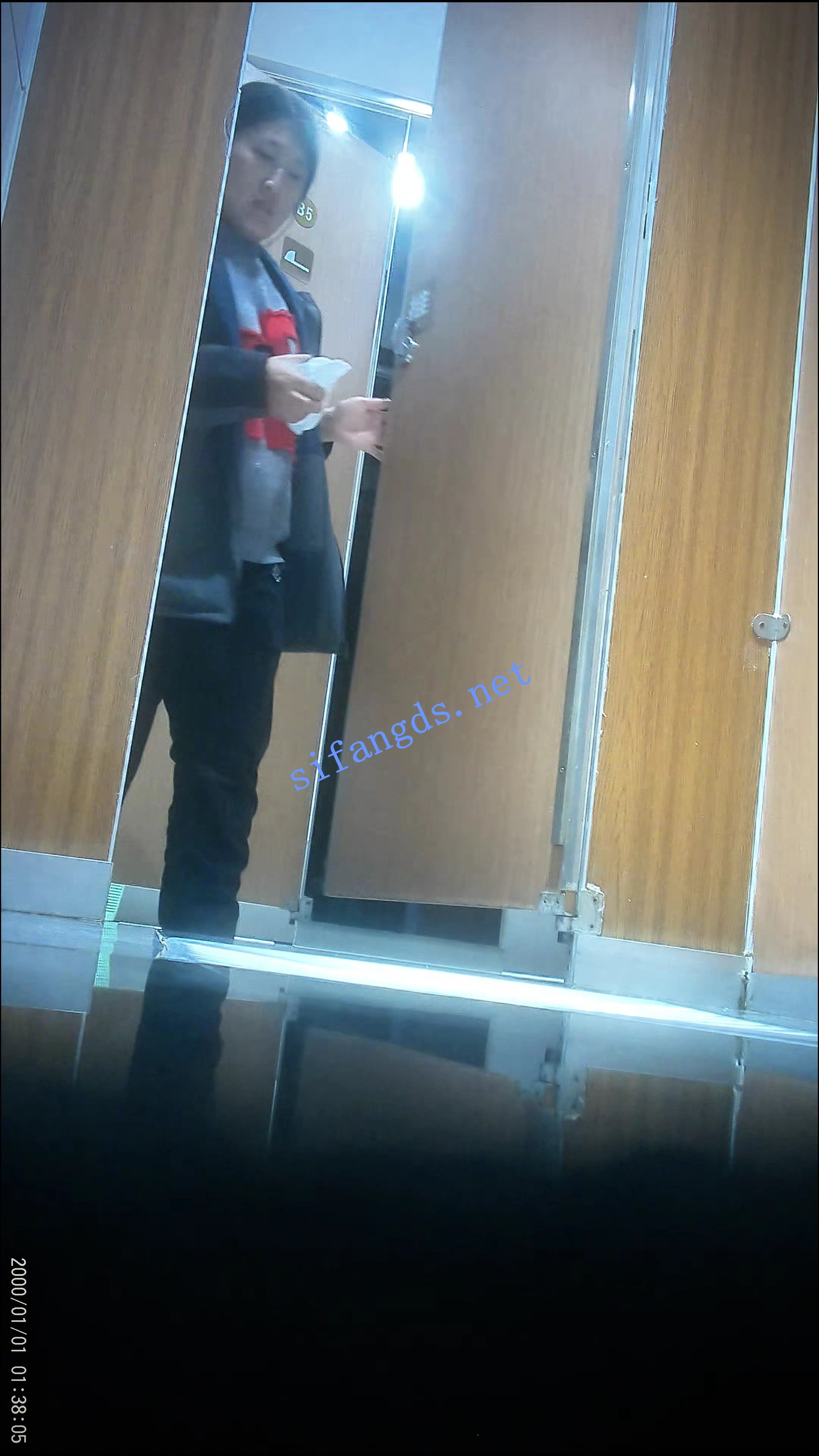 ✅【重口厕拍】拳头大的超级大痔疮