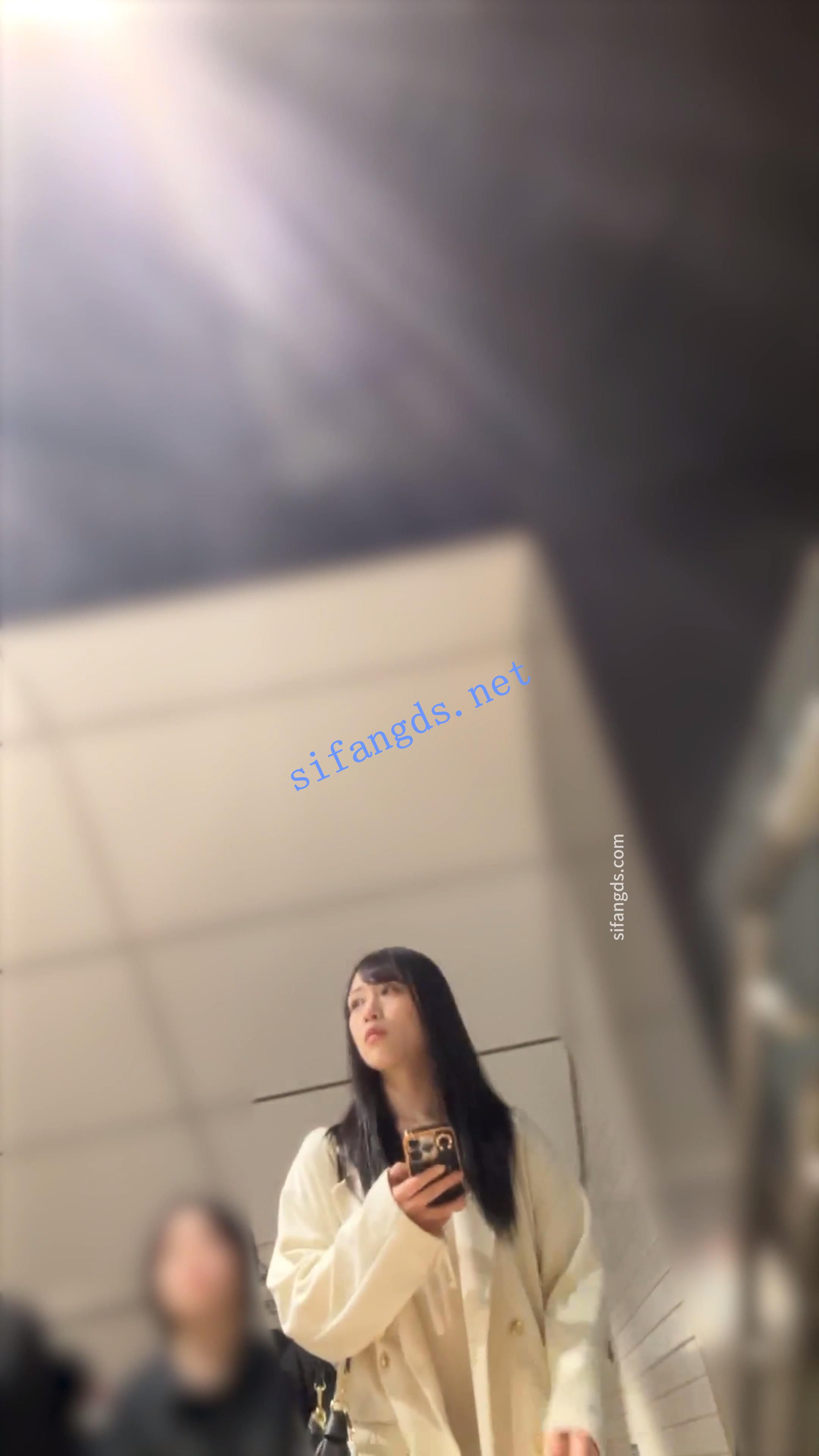 【日产精选】026纯白羊毛裙美女地铁被CD全透气蕾丝丁字裤