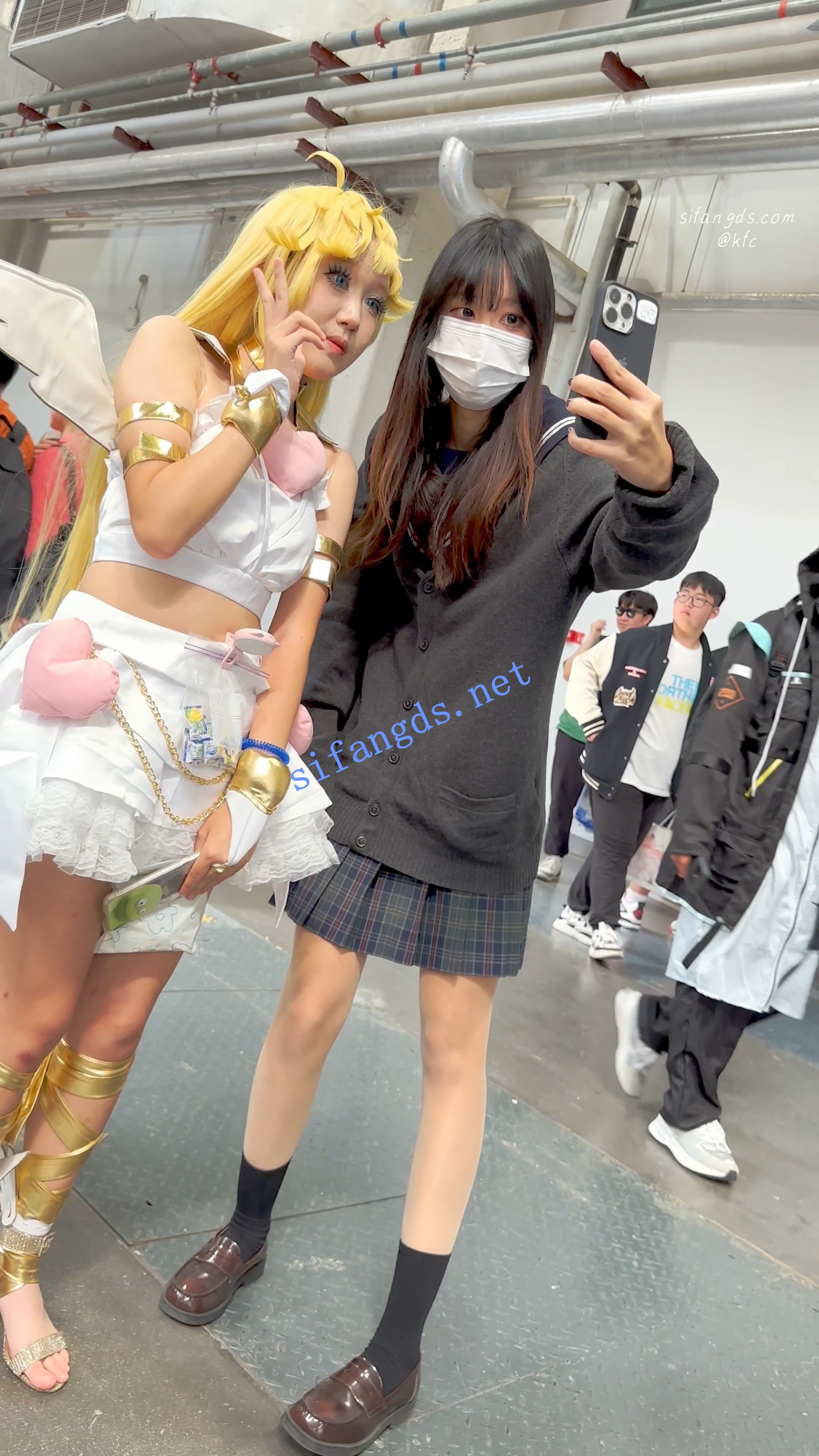 【KFC】两个JK制服学生妹·肉丝袜可爱内·白色骚窄内一箭双雕