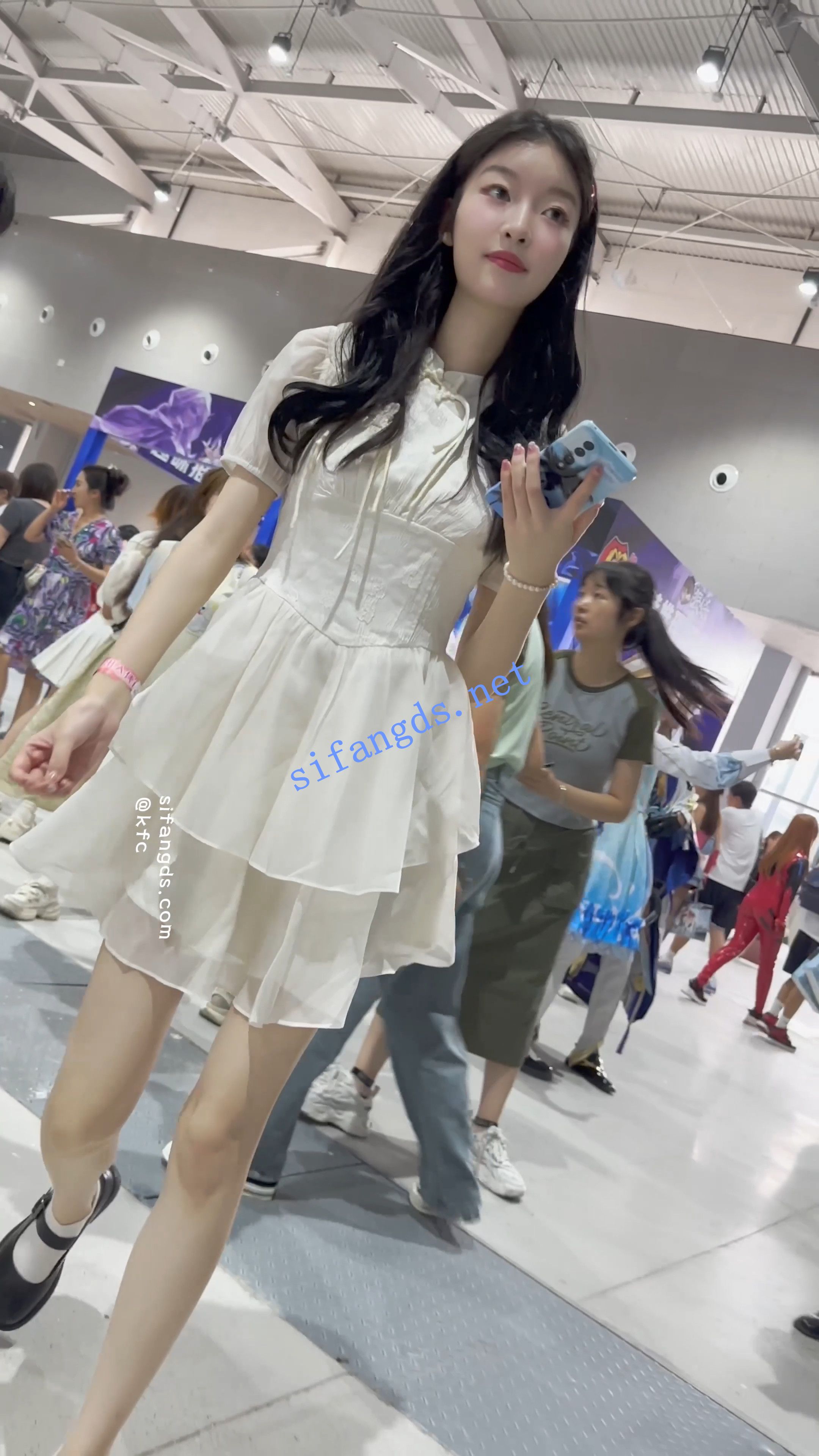 【KFC】白色长裙学生妹独自逛街·白色内内前后CD