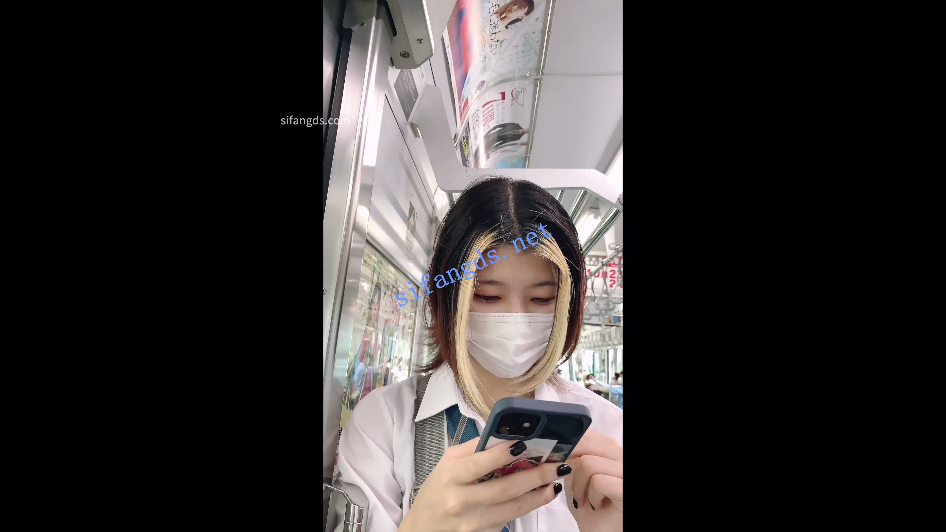 【日产精选】061多次CD制服jk。座位上抬腿直接给路人看