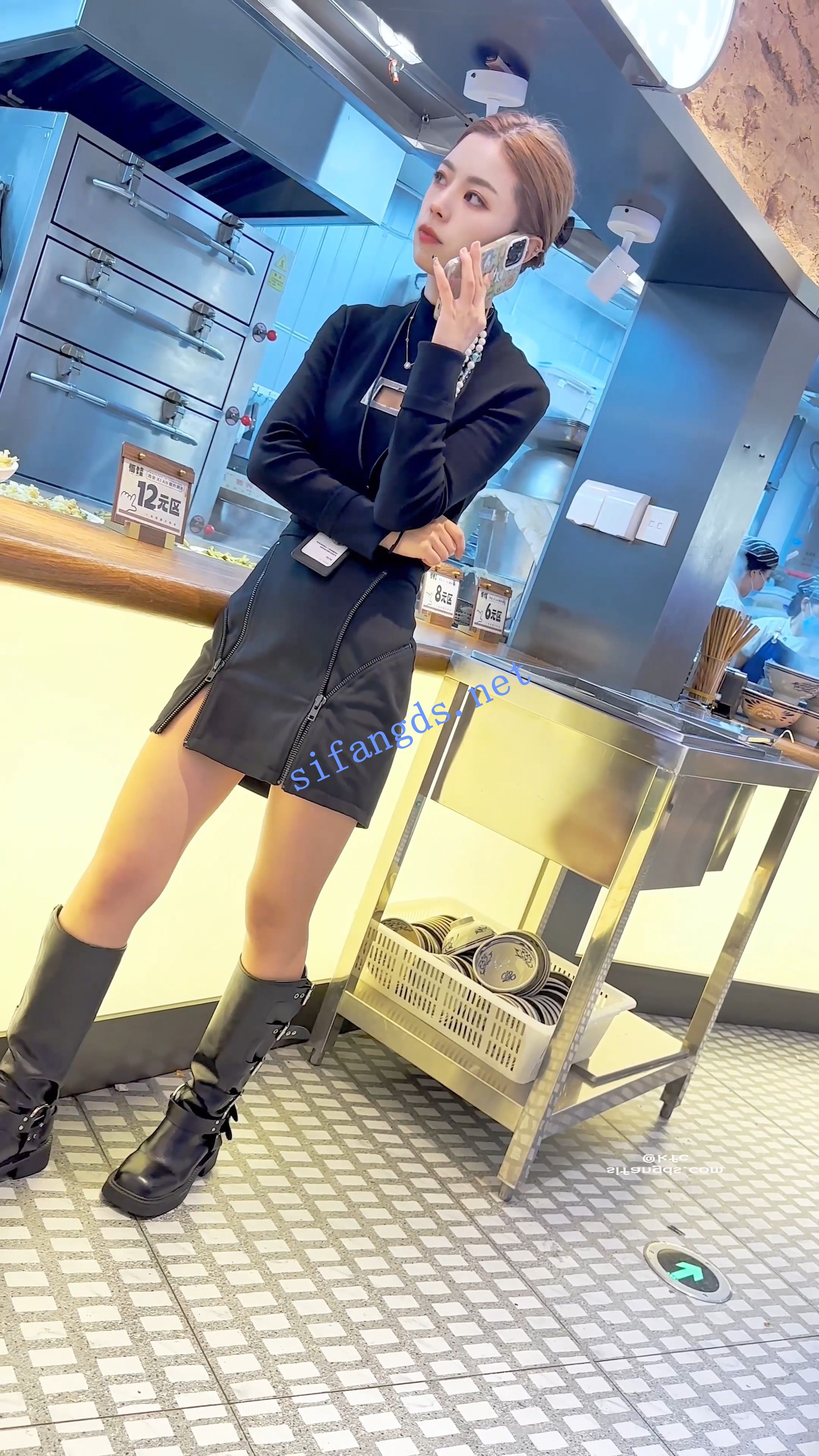 【KFC】服装店店员持续CD第二部。中午吃饭的时候穿了白内