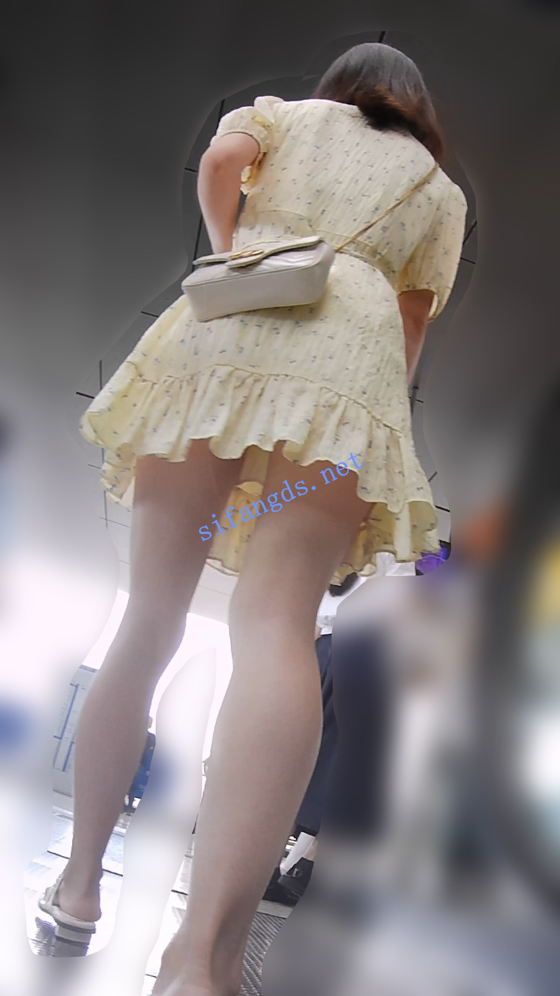 『D·D』-117-黄碎花连衣裙少妇,匀称腿,白内-福利岛