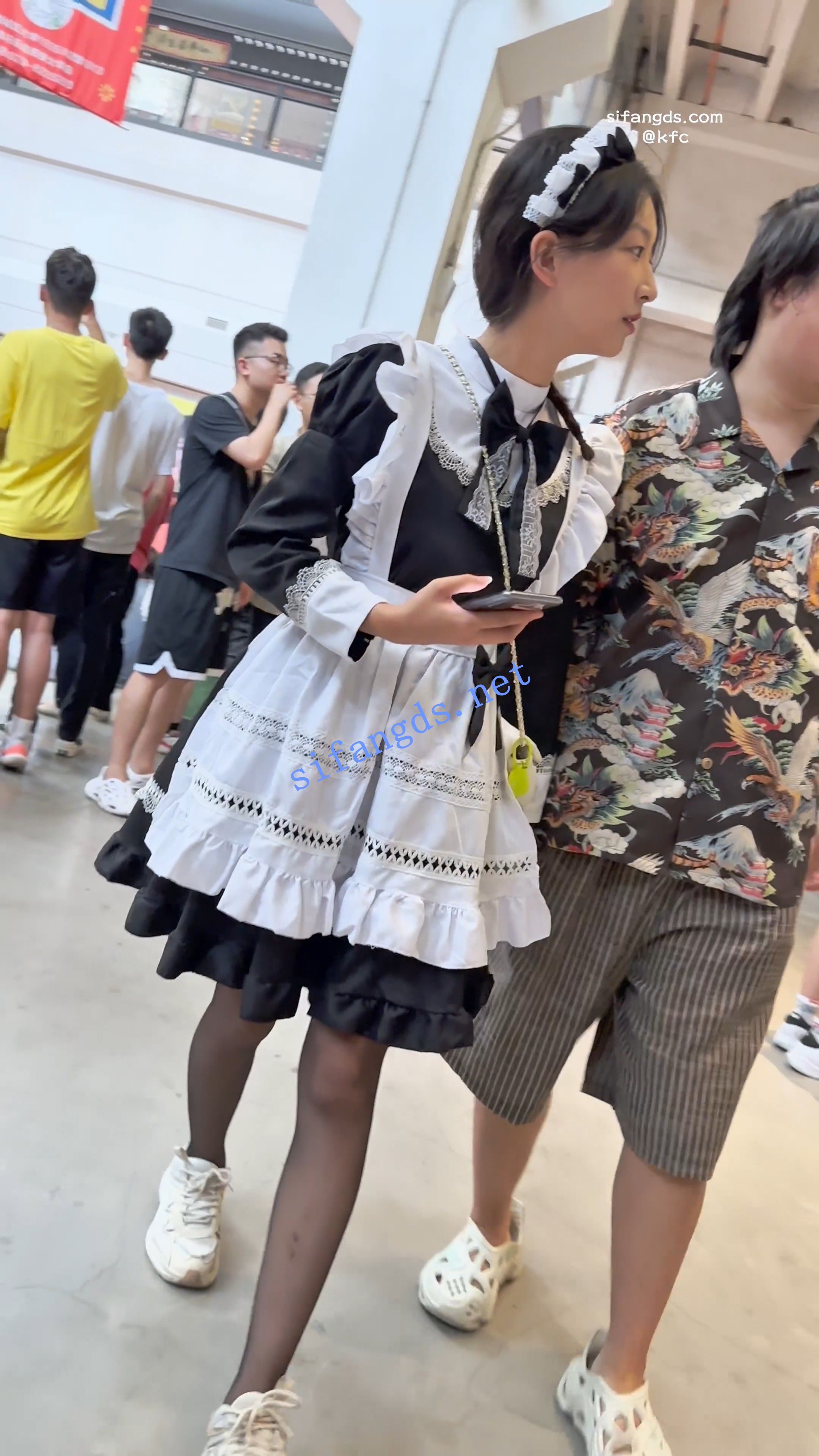 【KFC】女仆装清纯学生妹配纹身哥·超薄黑丝白内尿黄一片