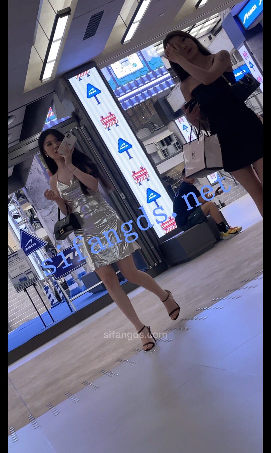 【CDCD】1.一箭双雕黑色包臀裙和银色闪光裙子骚货-福利花园