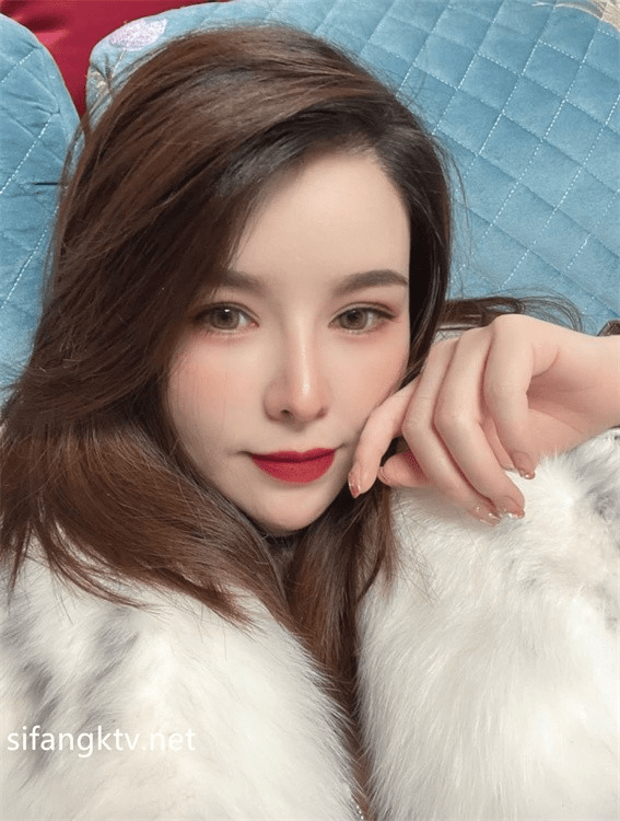 【网曝热门事件❤️网红性爱泄密】反差婊爆乳网红『王语嫣』与金主性爱啪啪流出 性爱乘骑 小穴非常粉嫩