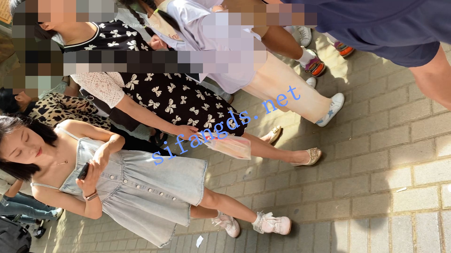 （空城原创）吊带牛仔连衣裙小姐姐，干净白N包裹肉臀-福利岛