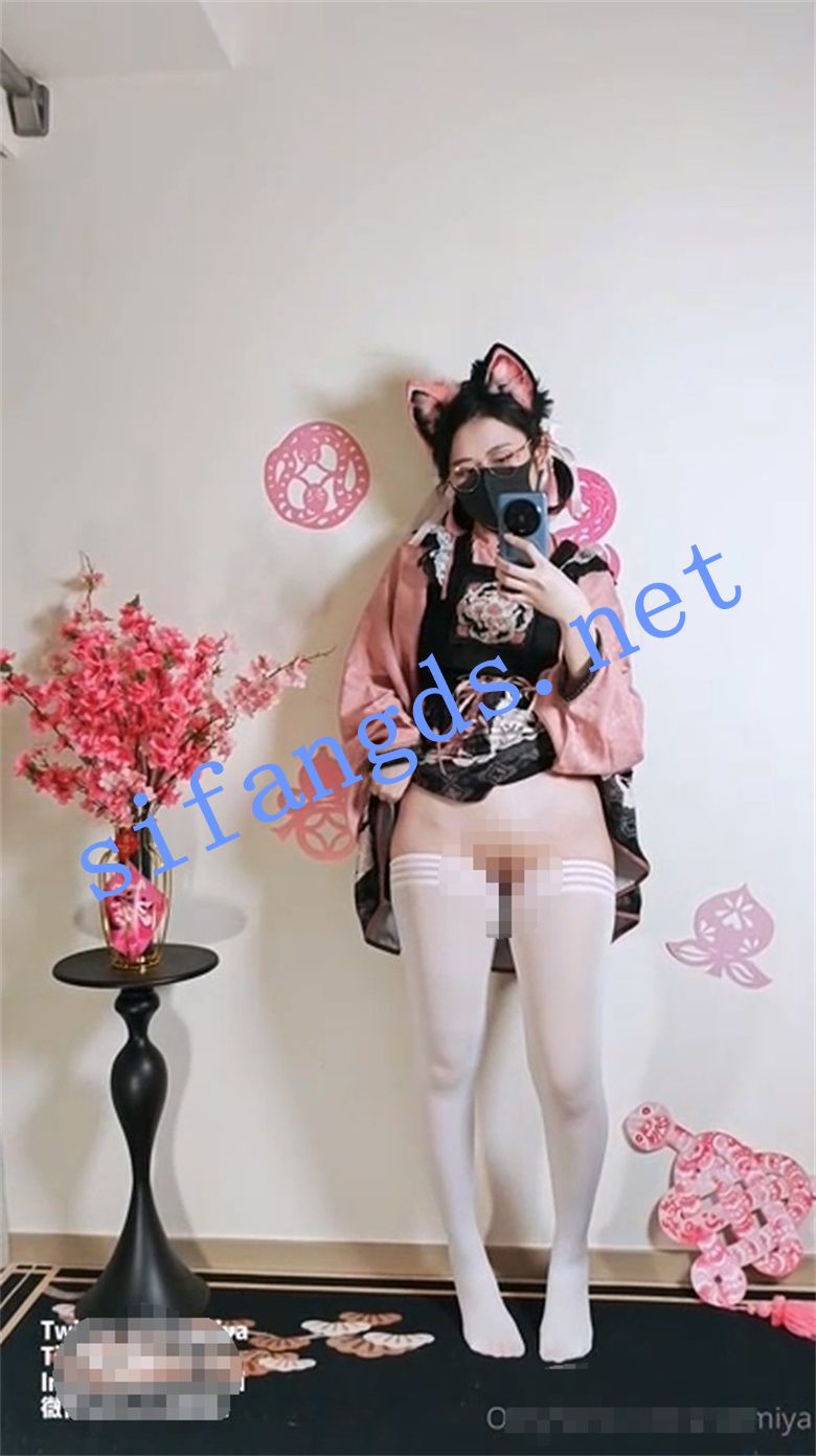 【推特 奶咪】 春在枝头，桃花已盛 道具肛塞自慰