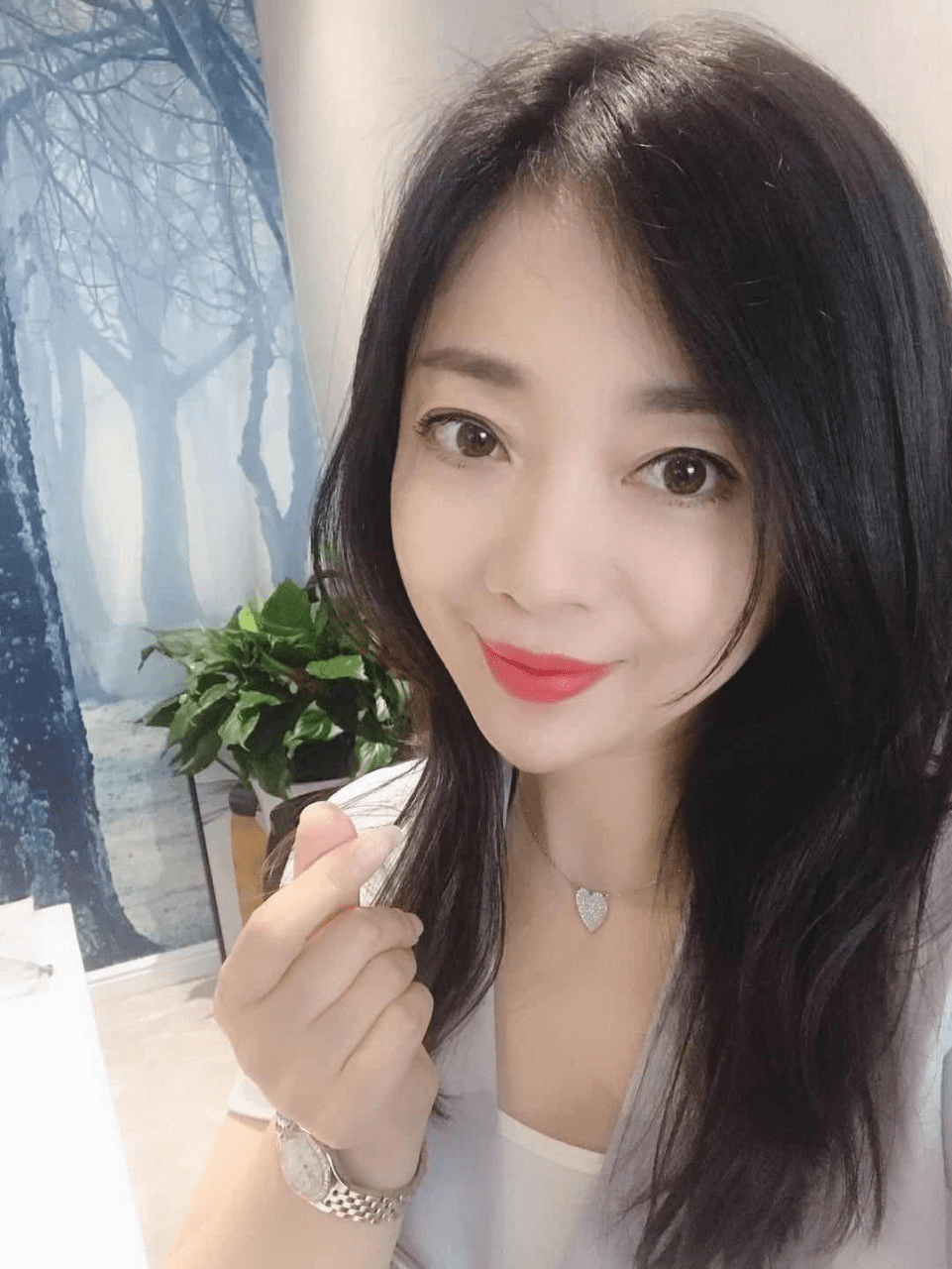 美丽少妇 · 网上约炮，喝的糜烂，酒店躺在床上任人艹~