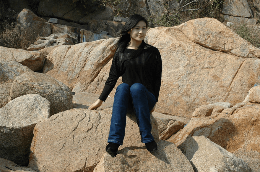 美女模特被色魔摄影师诱惑工作完了打一炮再说