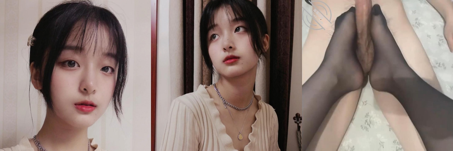 外站露脸女大神与哥哥乱伦，紫薇被哥哥撞见，玩弄的淫水泛滥包住了哥哥整个鸡巴