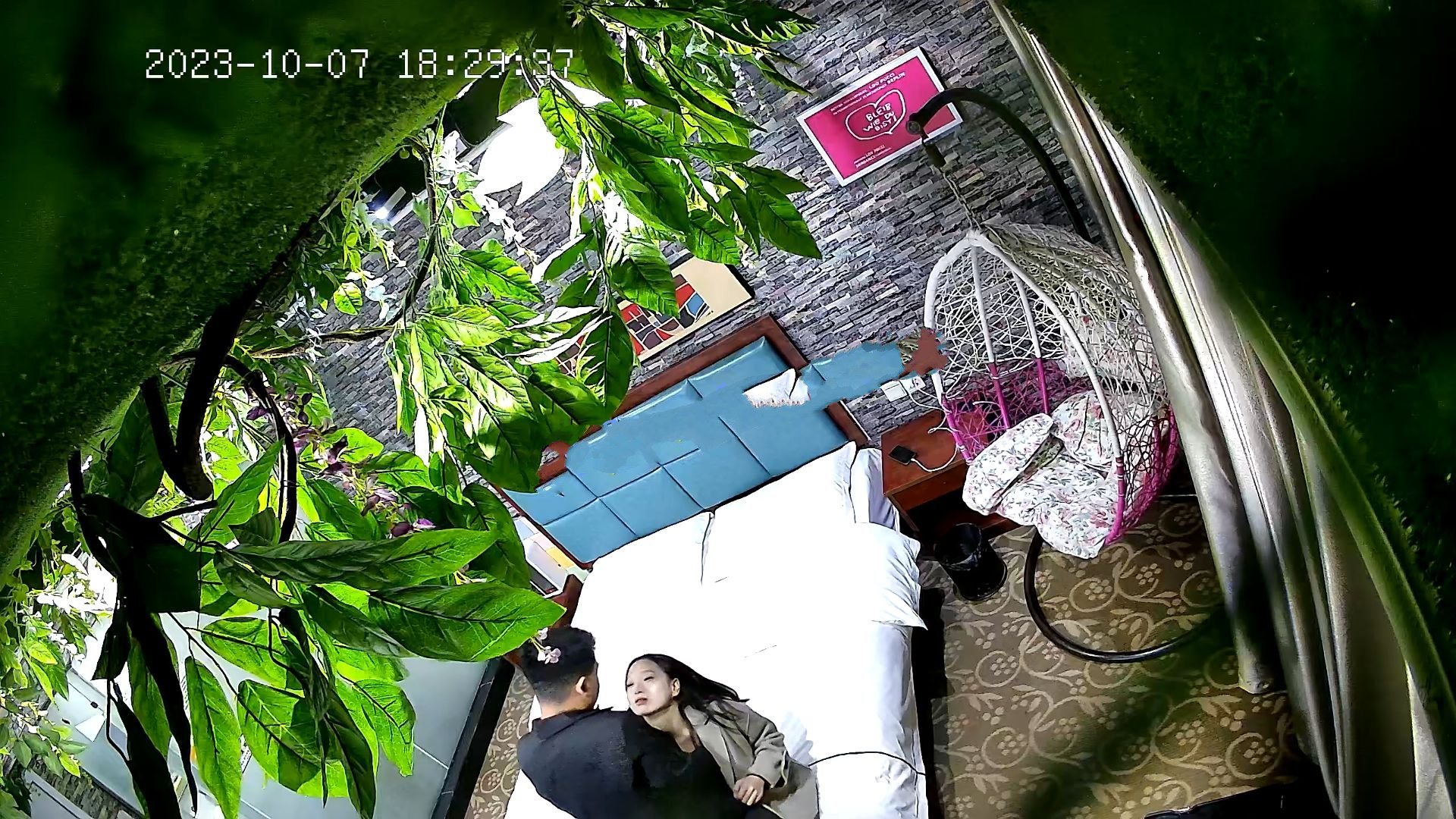 2023-10-7流出情趣酒店高清新台偷拍❤️白领情侣套套破了妹子给男友口最后还是被再次插入了