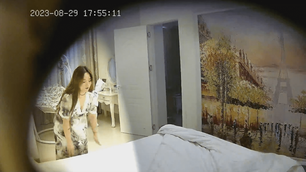 2023-8-29新流出酒店偷拍安防精品❤️这身材和长相就是骚货代言人客人络绎不绝一个接一个