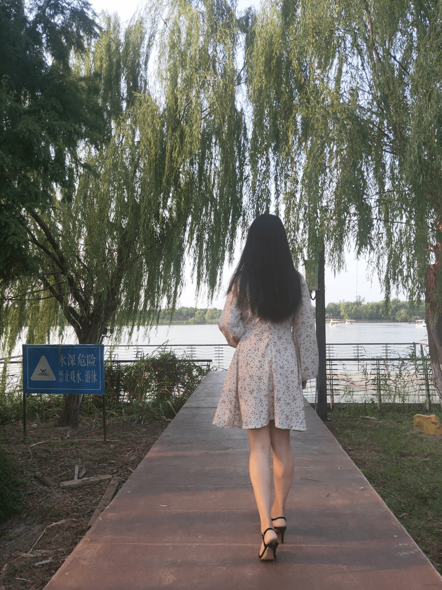 人妻 · 土豆白白 · ♈ 喜爱露出,喜爱多人运动,最美丽的两只大白兔,户外放出去晒晒,美丽极了,山川树林 210P 71V!-福利岛