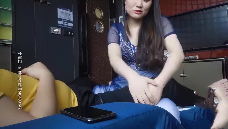 如何在足浴店撩妹？【老表探花】，按摩店忽悠少妇接私单，来学一学如何搞定，175高个人妻，酒店内共浴做爱干这骚货，超清画质AI增强版