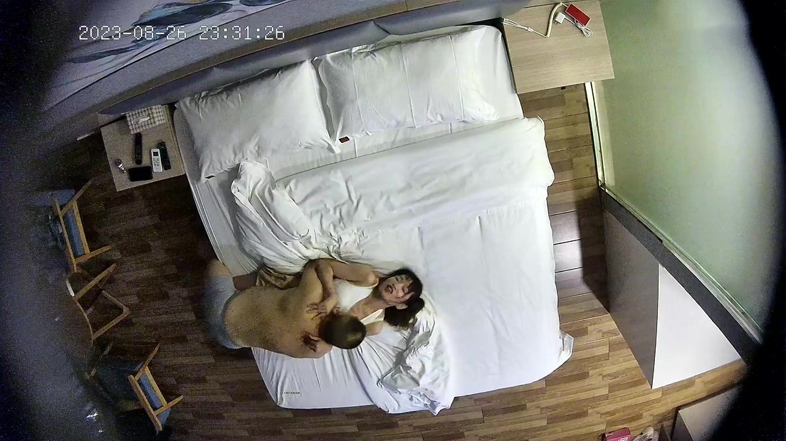 2023-8-27 带超级骚情人酒店开房，刚进来推倒摸胸，呻吟娇喘超大声，表情一脸淫骚，69互舔骑乘位