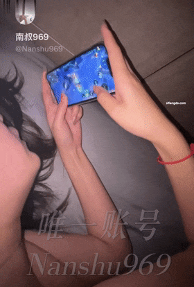 2025年3月最新流出,约啪大神,【南叔】约个学生妹,白虎粉穴,无套啪啪,一点都不专心,被操的时候还忙着打游戏-好赞福利