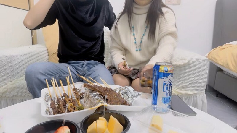 2023.12.16，【瘦猴先生探花】，独树一帜的浪，风情万种的良家人妻，极品难遇狂喷水，湿了沙发湿了床