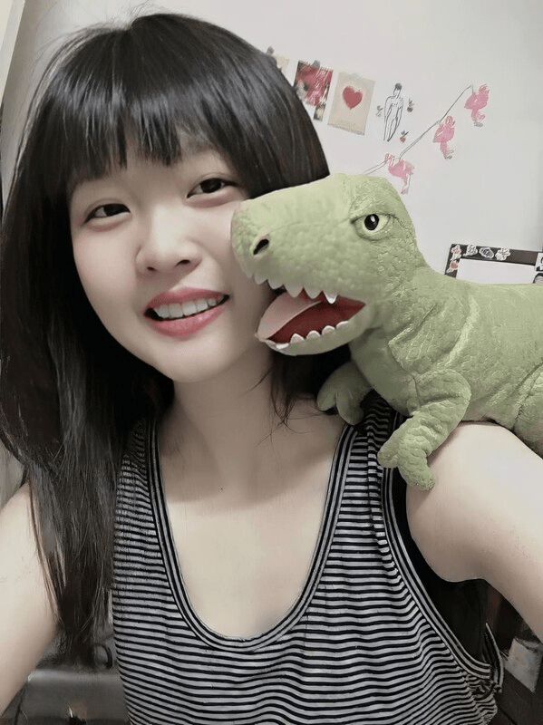 ⭐⭐⭐【最新云盘4K泄密】，杭州甜美大学生，00后可爱清纯校花，水多肥美毛茸茸小逼逼，主打的就是一个嫩，性爱视频流出附加生活照