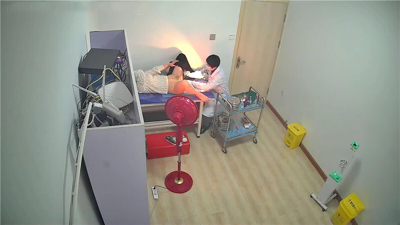 《医院监控破解》偷窥妇科门诊医师给美女病患仔细检查下体