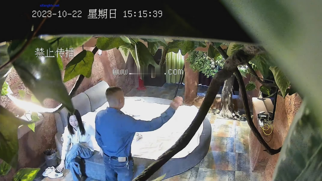 2023-10-22流出情趣酒店绿叶房偷拍❤️领导下午不上班幽会情妇开房打炮打电话指导下属工作