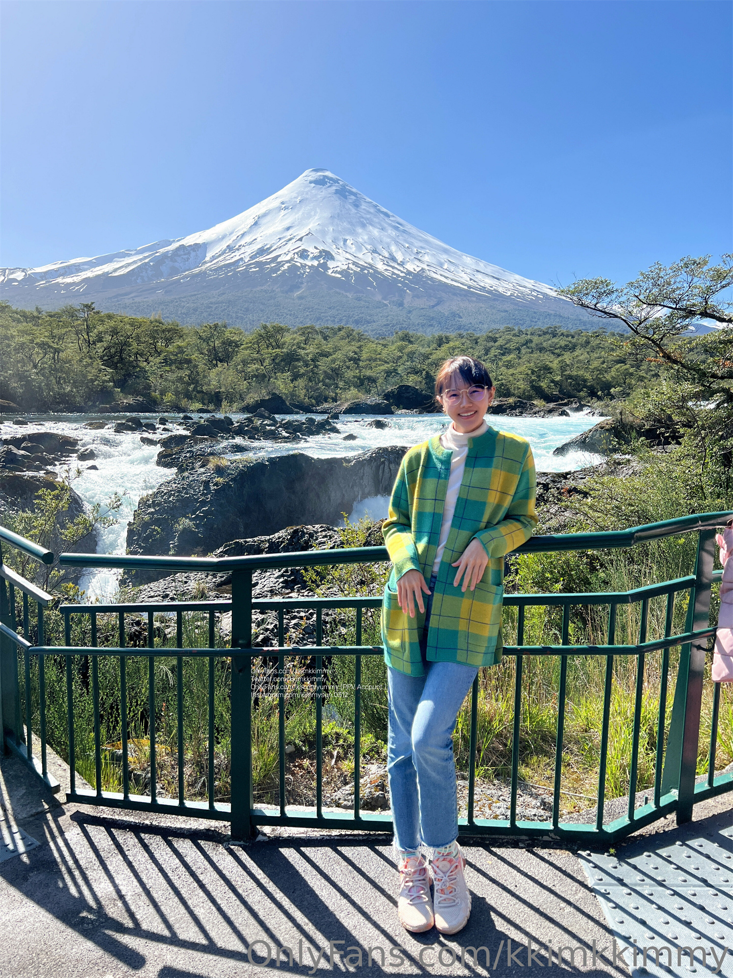 ⭐⭐⭐【Onlyfans原版】，22岁极品网红【tttyphoonnn】 福利合集（七），夕阳下的海滩，极品佳人，超清4K原图及视频