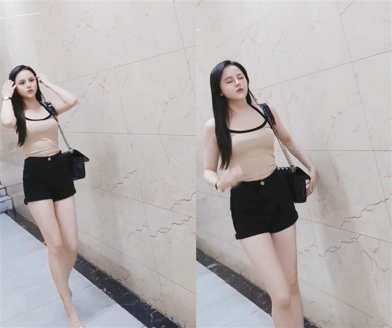 大神潜入商场女厕全景偷拍几位漂亮小姐姐❤️人美BB也嫩-福利花园