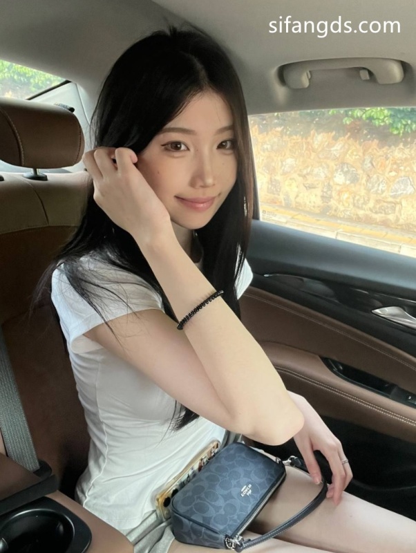 白金泄密 真实调教极品大学生眼镜反差婊 身材超好 肤白貌美 全程露脸