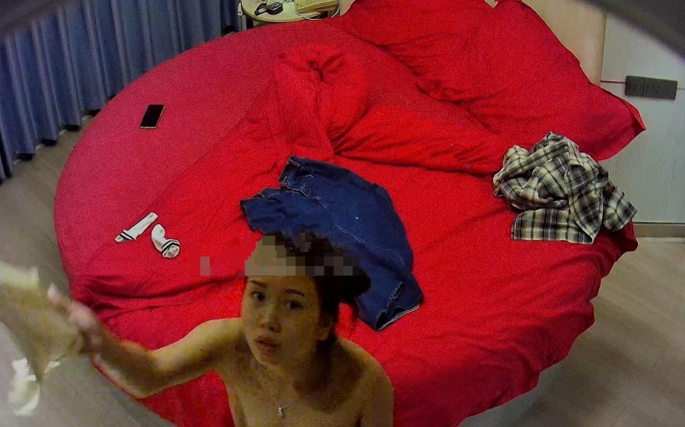 2024-11-2-3流出酒店偷拍❤️极品白袜学妹和男友开房后续妹子貌似发现摄像头