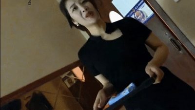 ✨极品少妇✨小伙子去去会所找技师打飞机！98号人妻少妇技师技术真不错，几下就弄出来了