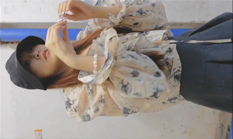 大神潜入办公楼女厕全景偷拍刚刮过B毛的美女职员❤️还是一个极品馒头B-福利岛