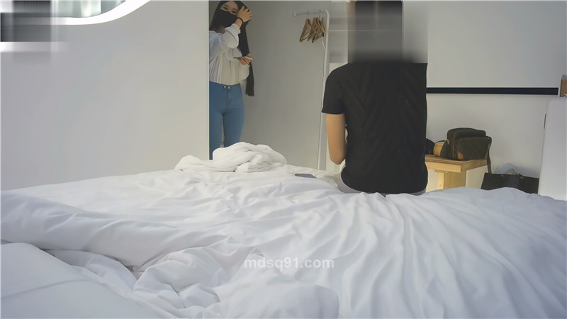 【AI增强】91C仔老司机探花商务套房约炮❤️长腿丰臀外围女吹拉弹唱让人欲罢不能