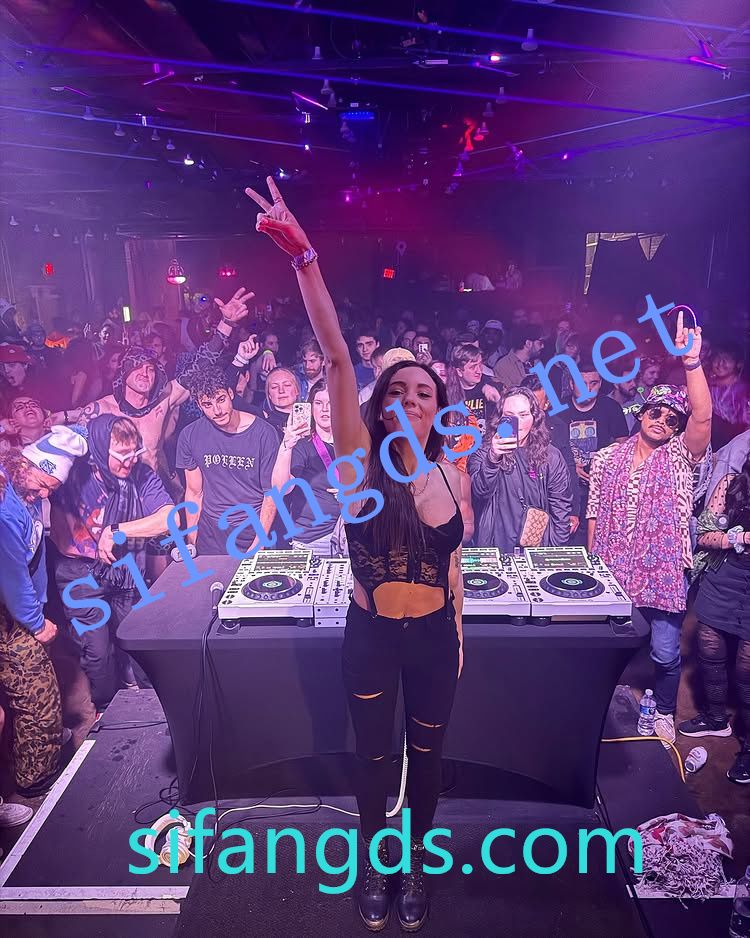 【媚黑】推特INS知名夜店DJ BEKKV_xo老公绿帽约炮黑人合集！