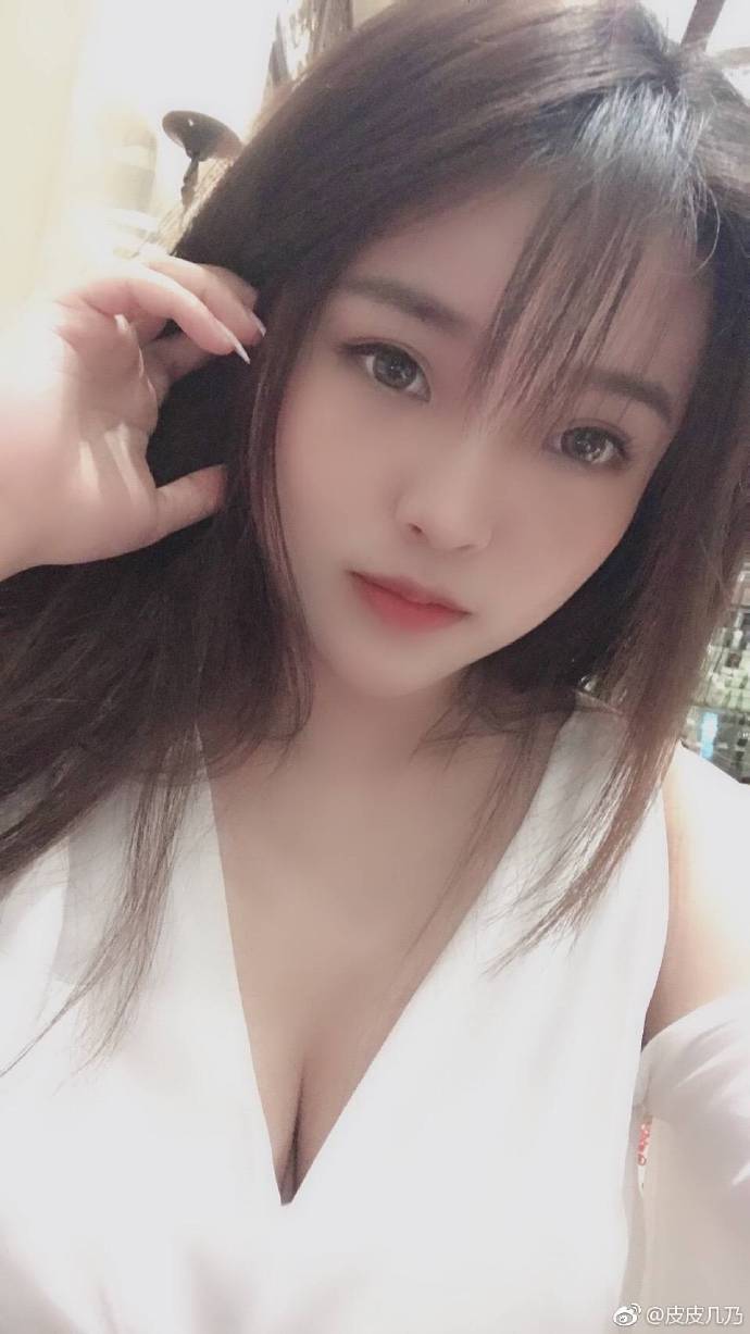 微博巨R网红@小奶包 尺度视图**合集[52P+35V]