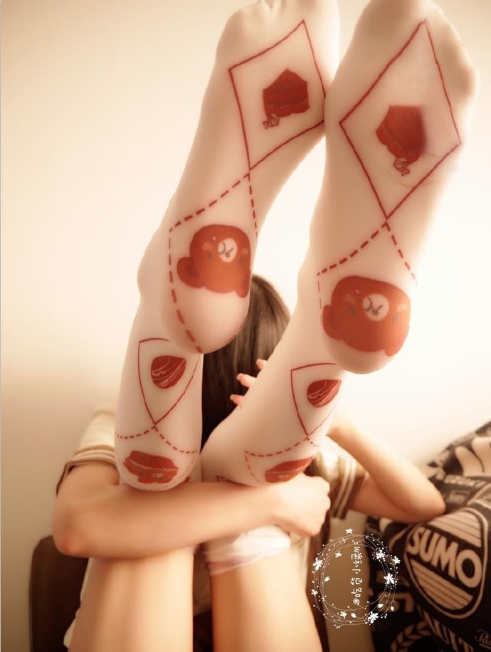 微博萝莉@吃货小绿（原NTR少女）VIP视图 白丝短裙镂空学生装 96P