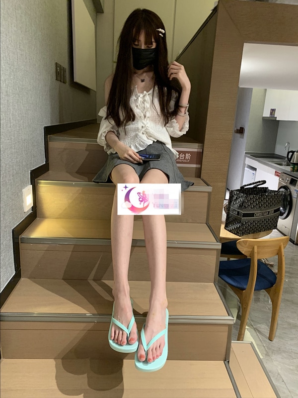 足控重磅福利，国产美少女裸足 足jiao，样貌出众脚型超好看 【1v+157P】