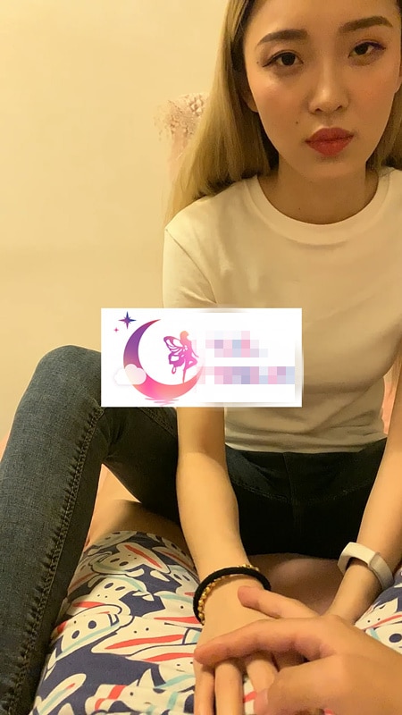 女孩用手和白棉袜脚玩弄小鸟【1V】