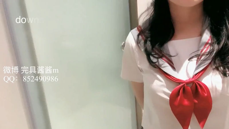 微博红人@完具酱酱m-VIP会员售卖作品：剧情演绎学生制服诱惑和家教老师偷情